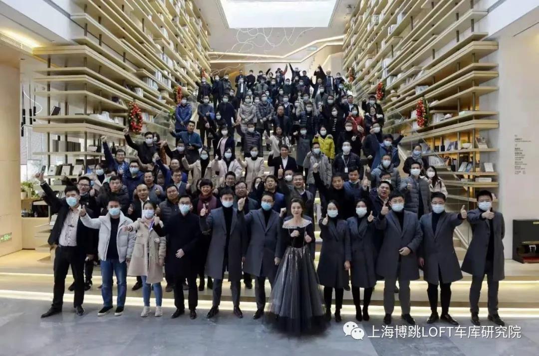 阿坝全国一百多人在华侨城汉口道6号参观研讨LOFT专利车库技术！